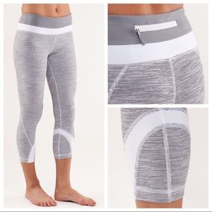 RARE Lululemon WAFS Inspire Crops! Grey White Stripe Running Tight Size 4